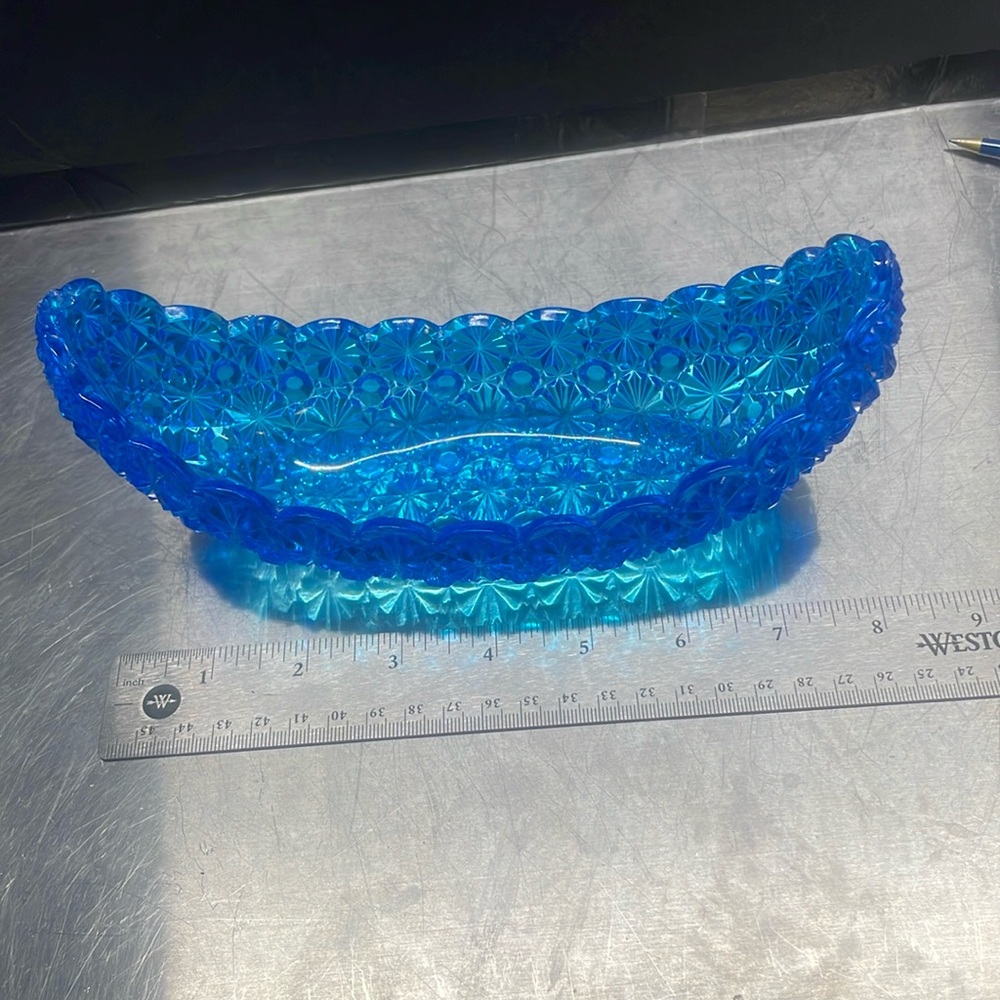 Vintage blue fatten, etched daisy and button canoe dish